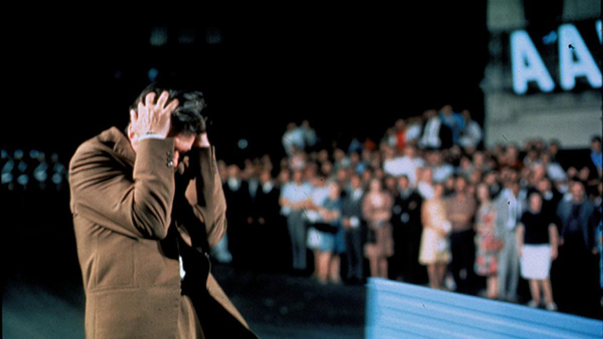 deputato_colpito_durante_manifestazione